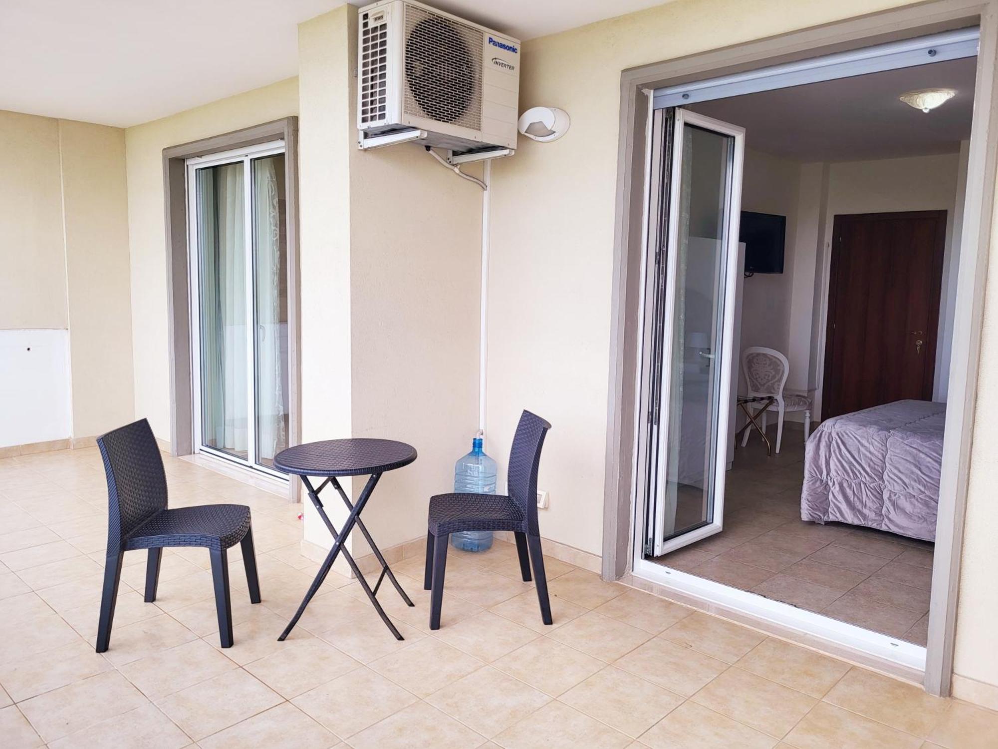B&B Waltanna Airport Bari Bagian luar foto