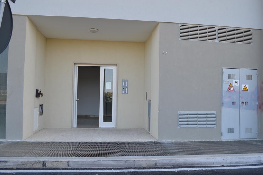 B&B Waltanna Airport Bari Bagian luar foto